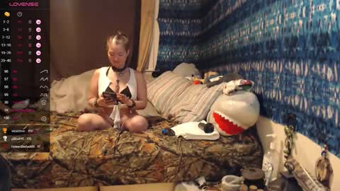 420stonerchick online show from March 25, 3:01 am