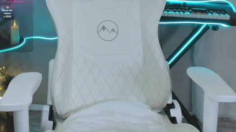 Snapshot of 4ever_dude chatting on December 4, 6:11 am Andrew online show from December 4, 6:11 am