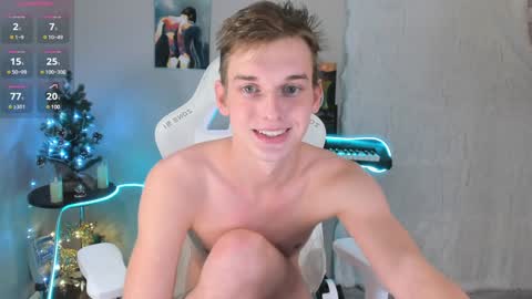 Snapshot of 4ever_dude chatting on December 29, 9:39 am Andrew online show from December 29, 9:39 am