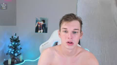 Snapshot of 4ever_dude chatting on January 4, 3:40 am Andrew online show from January 4, 3:40 am