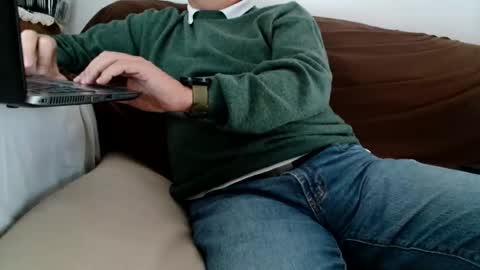 F E L I X -  -  F O ll O W      M E  online show from December 10, 12:27 pm