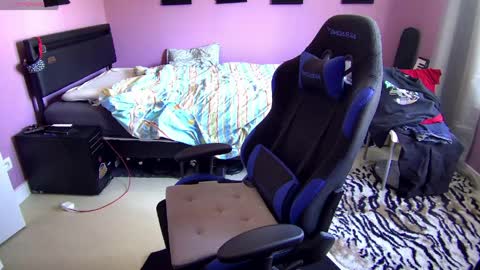 Larese Carlo online show from April 24, 9:45 am