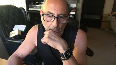 daddy vegas  for single women and couples here online show from January 18, 7:50 pm