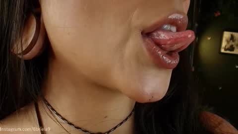 B R I E L A  online show from March 11, 3:18 pm