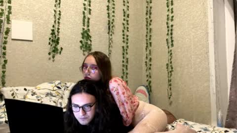 Snapshot of 6hei6not chatting on December 3, 3:32 pm 6hei6not online show from December 3, 3:32 pm