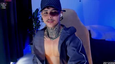 Snapshot of 777_stefantransmen chatting on December 20, 8:49 pm Stefan online show from December 20, 8:49 pm