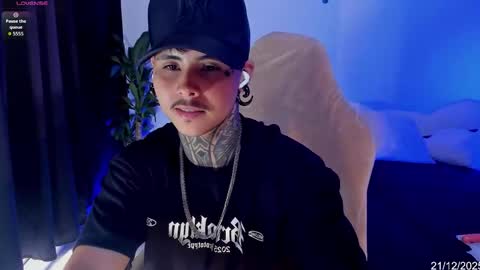 Snapshot of 777_stefantransmen chatting on December 21, 7:21 pm Stefan online show from December 21, 7:21 pm