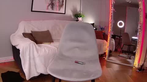 Loren Wood online show from February 25, 5:58 pm