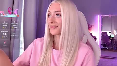 Snapshot of 7loren_wood7 chatting on June 10, 2:49 pm Loren Wood online show from June 10, 2:49 pm