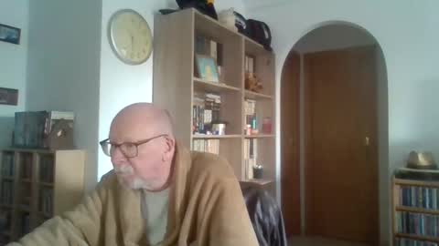  Papi  online show from February 4, 9:28 am