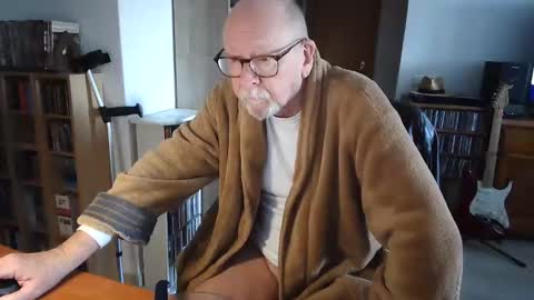  Papi  online show from February 7, 12:39 pm