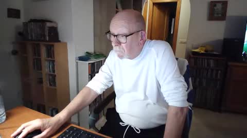  Papi  online show from March 28, 6:29 pm