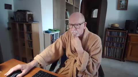  Papi  online show from April 7, 9:43 am