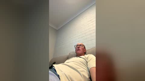 82avareageguy online show from May 20, 9:59 am