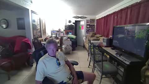 Snapshot of 86406stud chatting on December 21, 2:52 am 86406stud online show from December 21, 2:52 am