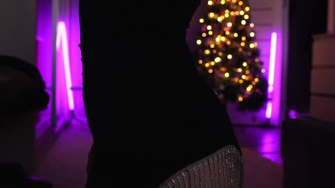 Monicano face online show from December 31, 11:20 am