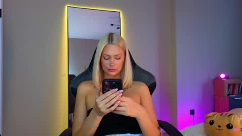 Nura online show from October 29, 2:58 am