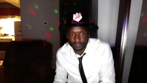 NoFaceNoCase online show from May 1, 5:01 am