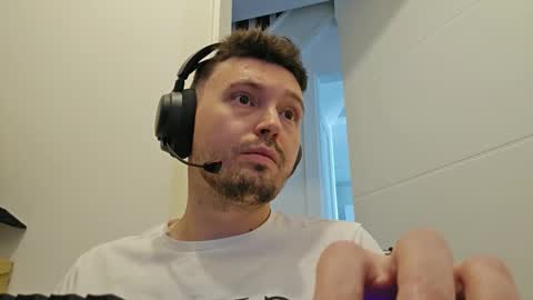 8inchdude93 online show from September 9, 10:26 am