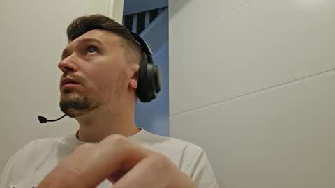 Snapshot of 8inchdude93 chatting on September 13, 12:16 pm 8inchdude93 online show from September 13, 12:16 pm