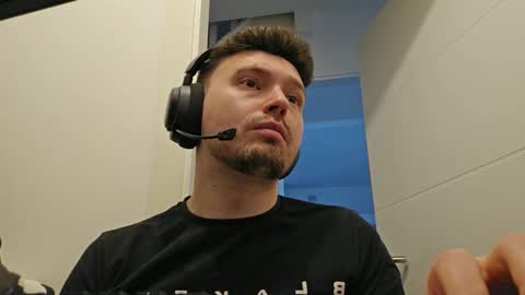 8inchdude93 online show from October 1, 9:26 am