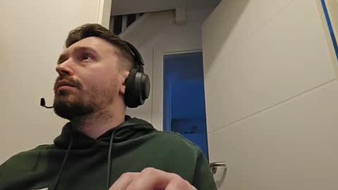 Snapshot of 8inchdude93 chatting on January 7, 9:56 am 8inchdude93 online show from January 7, 9:56 am