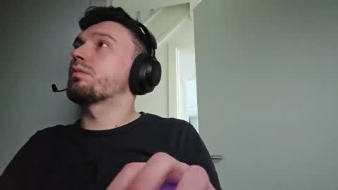 Snapshot of 8inchdude93 chatting on January 15, 11:15 am 8inchdude93 online show from January 15, 11:15 am