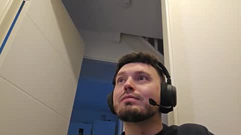 8inchdude93 online show from February 5, 3:05 pm