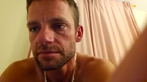 8inchwhiteboy88 online show from April 7, 3:40 am