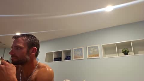 8inchwhiteboy88 online show from April 12, 3:44 am