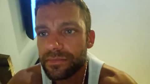 8inchwhiteboy88 online show from April 13, 2:06 am