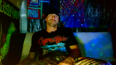 Snapshot of 8inspyder chatting on October 19, 11:00 am EvelDicknievel1 online show from October 19, 11:00 am