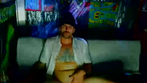 Snapshot of 8inspyder chatting on October 19, 11:05 pm EvelDicknievel1 online show from October 19, 11:05 pm