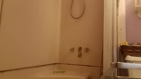 8intenn online show from March 22, 1:47 pm