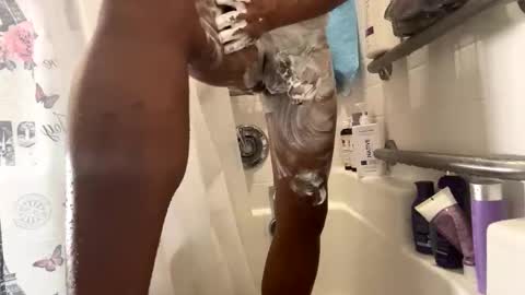 Snapshot of 8rown chatting on December 15, 7:29 pm Selfsuckboi online show from December 15, 7:29 pm