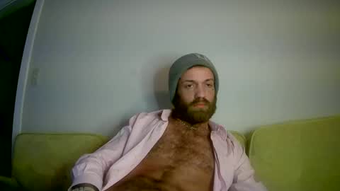 Snapshot of 90210screamer chatting on December 14, 8:34 am 90210screamer online show from December 14, 8:34 am