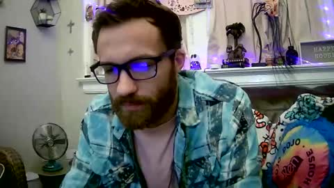 Snapshot of 90210screamer chatting on February 9, 10:32 pm 90210screamer online show from February 9, 10:32 pm