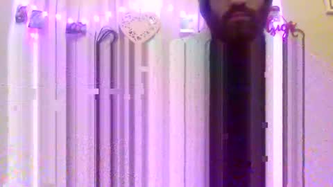 Snapshot of 90210screamer chatting on March 4, 11:08 am 90210screamer online show from March 4, 11:08 am