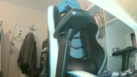 Snapshot of 90zero chatting on December 24, 10:39 pm Arturo online show from December 24, 10:39 pm