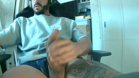 Snapshot of 90zero chatting on January 11, 3:39 pm Arturo online show from January 11, 3:39 pm