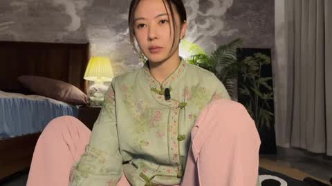 lily online show from April 19, 1:21 pm