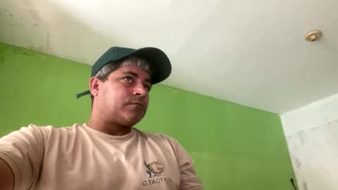 Snapshot of 9vinhocamshow chatting on March 17, 11:35 am 9vinhocamshow online show from March 17, 11:35 am