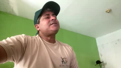 Snapshot of 9vinhocamshow chatting on March 19, 11:36 am 9vinhocamshow online show from March 19, 11:36 am