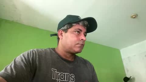 Snapshot of 9vinhocamshow chatting on March 25, 11:27 am 9vinhocamshow online show from March 25, 11:27 am