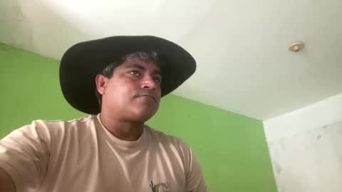 Snapshot of 9vinhocamshow chatting on April 9, 10:42 am 9vinhocamshow online show from April 9, 10:42 am