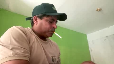 Snapshot of 9vinhocamshow chatting on April 12, 11:37 am 9vinhocamshow online show from April 12, 11:37 am