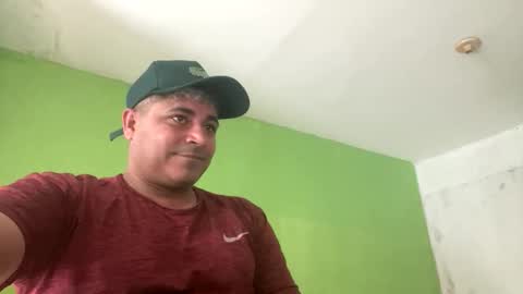 Snapshot of 9vinhocamshow chatting on April 18, 11:25 am 9vinhocamshow online show from April 18, 11:25 am