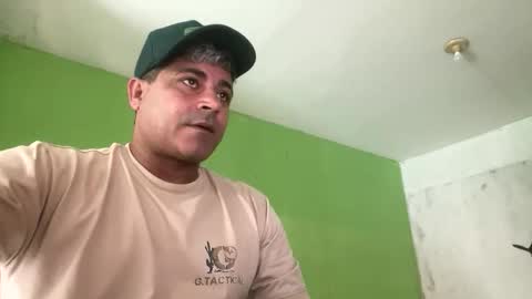 Snapshot of 9vinhocamshow chatting on April 28, 11:37 am 9vinhocamshow online show from April 28, 11:37 am