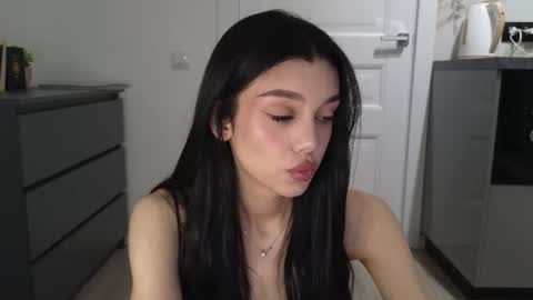 Snapshot of 9west chatting on June 25, 1:15 pm KARINA online show from June 25, 1:15 pm