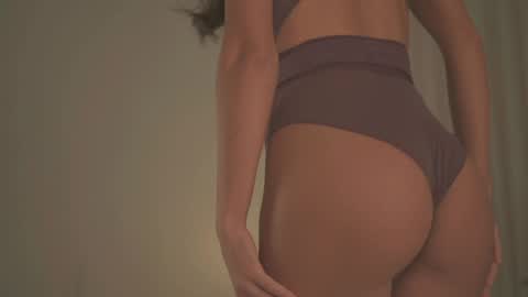 Snapshot of _2strangers chatting on October 14, 3:40 am Olivia dark hair  Zoe light hair online show from October 14, 3:40 am